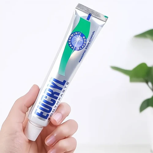 eucryl-freshmint-wybielajaca-pasta-do-zebow-50ml-4.webp